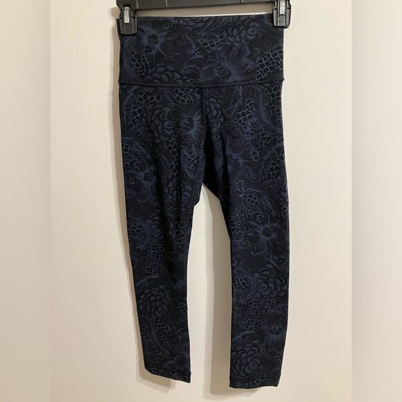 Lululemon Wunder Under Hi-Rise 1/2 Tight *Full-On Luxtreme 17" size 4 - Picture 2 of 10